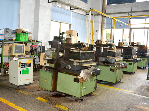 線切割車間（模具加工）